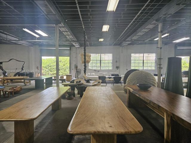 601 NW 11th St, Miami, FL 33136