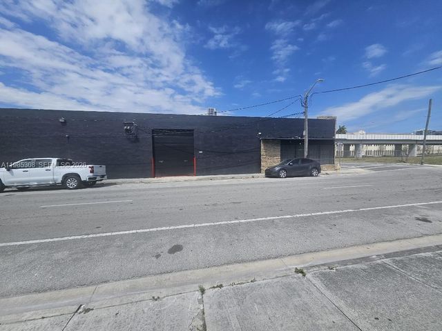 601 NW 11th St, Miami, FL 33136