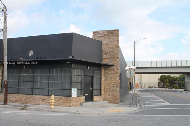 601 NW 11th St, Miami, FL 33136