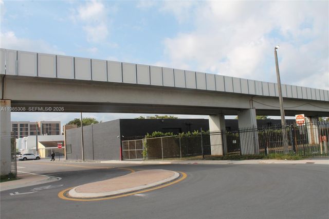 601 NW 11th St, Miami, FL 33136