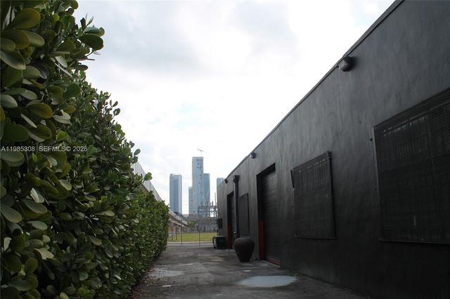 601 NW 11th St, Miami, FL 33136