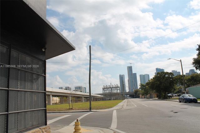 601 NW 11th St, Miami, FL 33136