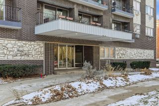 401 S Grove Avenue 2F, Oak Park, IL 60302