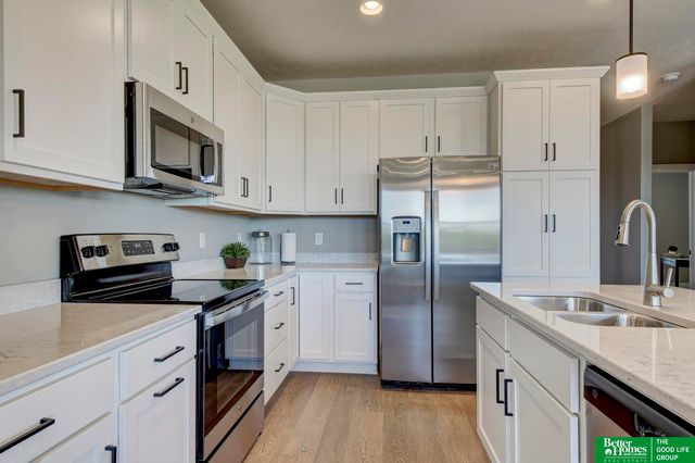 17523 Greenleaf Drive, Omaha, NE 68136