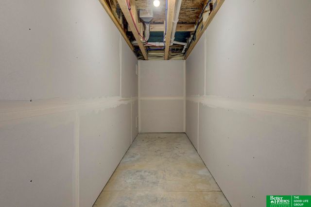 17523 Greenleaf Drive, Omaha, NE 68136