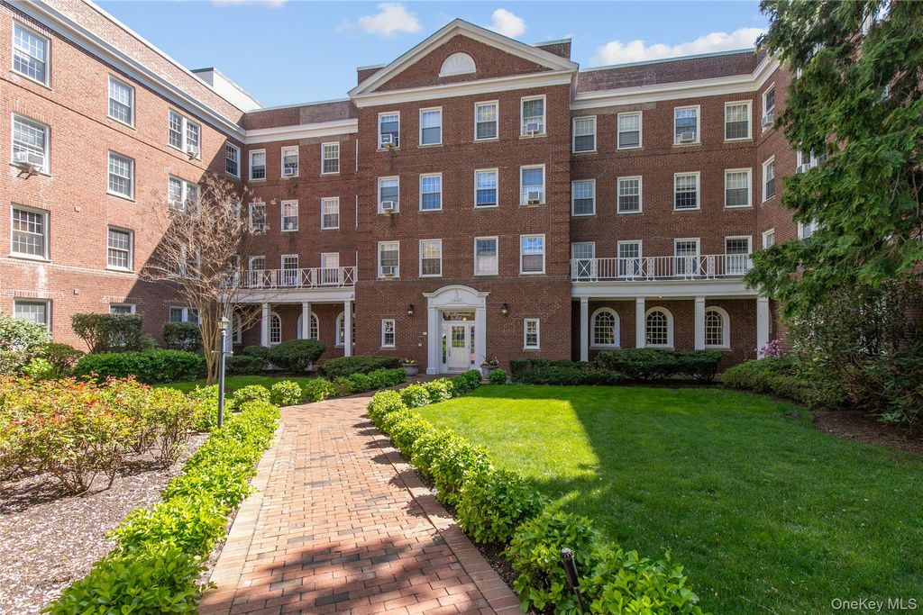 90 Knightsbridge Road 4J, Great Neck, NY 11021 — exterior