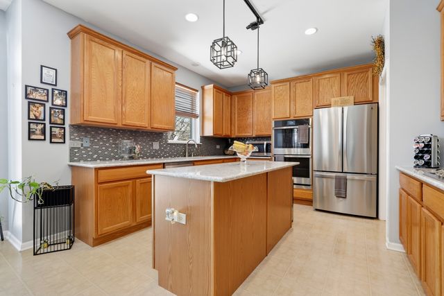 749 Lenox Avenue, Bolingbrook, IL 60490