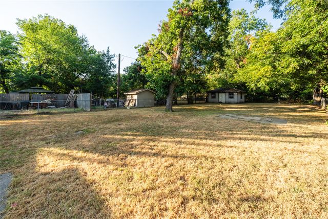 121 W Damon Street, Terrell, TX 75160