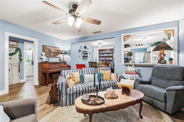 121 W Damon Street, Terrell, TX 75160