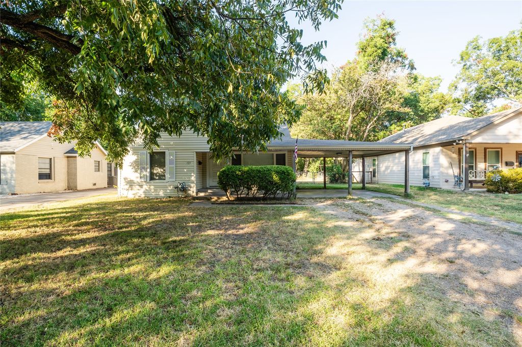 121 W Damon Street, Terrell, TX 75160