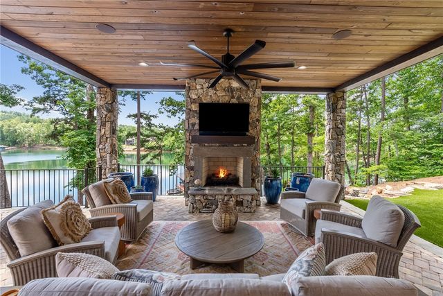 184 Hickory Springs Way, Six Mile, SC 29682