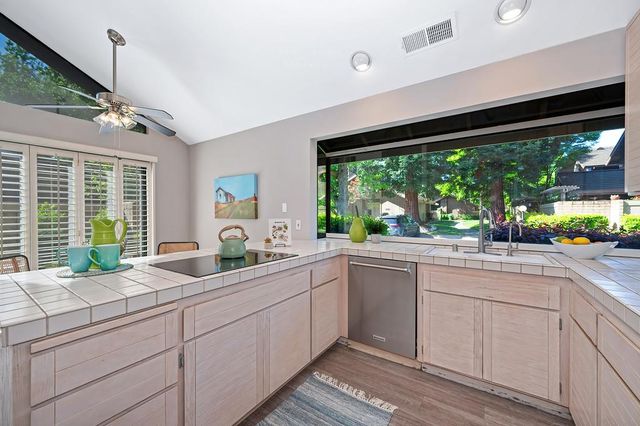 1971 Discovery Village Ln, Gold River, CA 95670