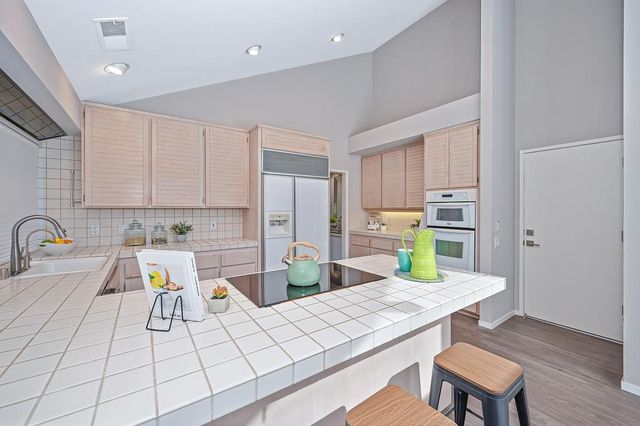 1971 Discovery Village Ln, Gold River, CA 95670