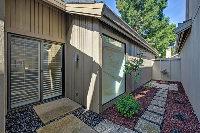 1971 Discovery Village Ln, Gold River, CA 95670