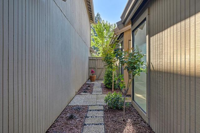 1971 Discovery Village Ln, Gold River, CA 95670