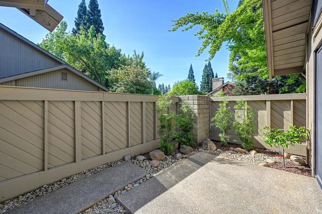 1971 Discovery Village Ln, Gold River, CA 95670