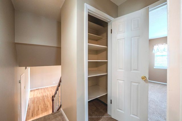 1621 Pin Oak Ct, Rose Hill, KS 67133