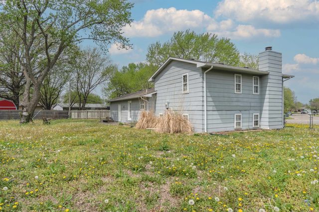 1621 Pin Oak Ct, Rose Hill, KS 67133