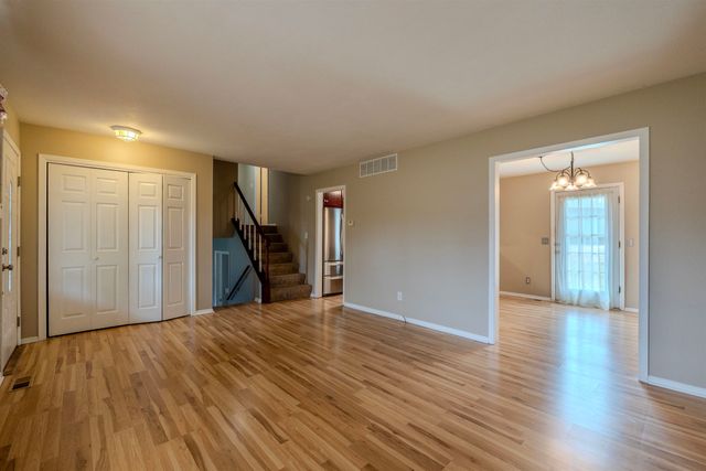 1621 Pin Oak Ct, Rose Hill, KS 67133