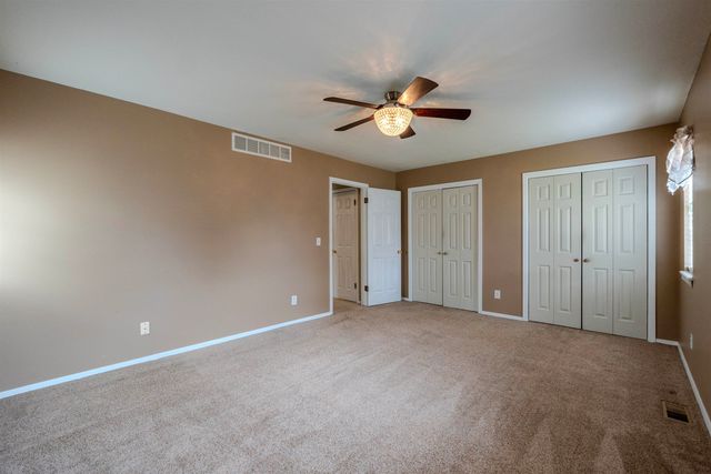 1621 Pin Oak Ct, Rose Hill, KS 67133