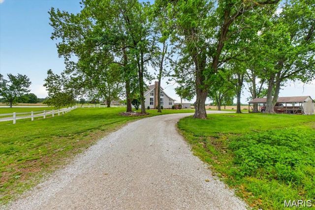 8660 Huch Lane, Columbia, IL 62236