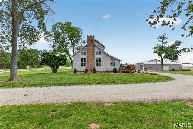 8660 Huch Lane, Columbia, IL 62236
