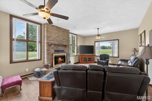 8660 Huch Lane, Columbia, IL 62236