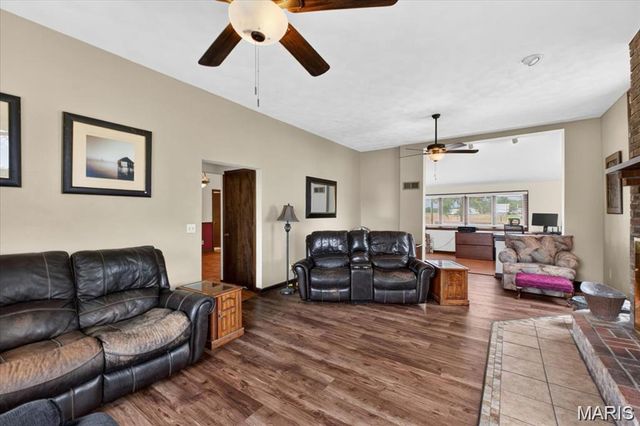 8660 Huch Lane, Columbia, IL 62236