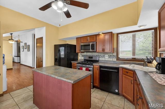8660 Huch Lane, Columbia, IL 62236