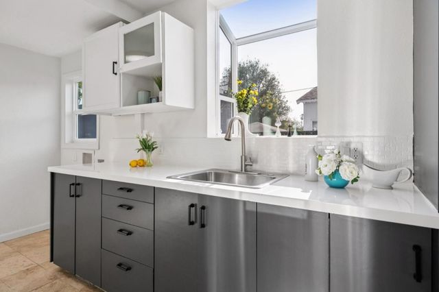 2352 Menalto Avenue, East Palo Alto, CA 94303