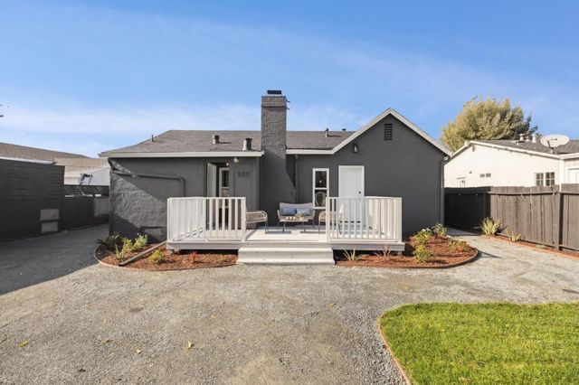 2352 Menalto Avenue, East Palo Alto, CA 94303