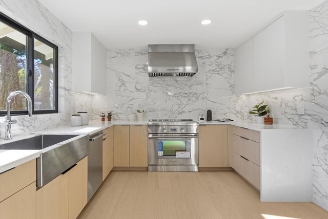 22 Dickens Court, San Carlos, CA 94070