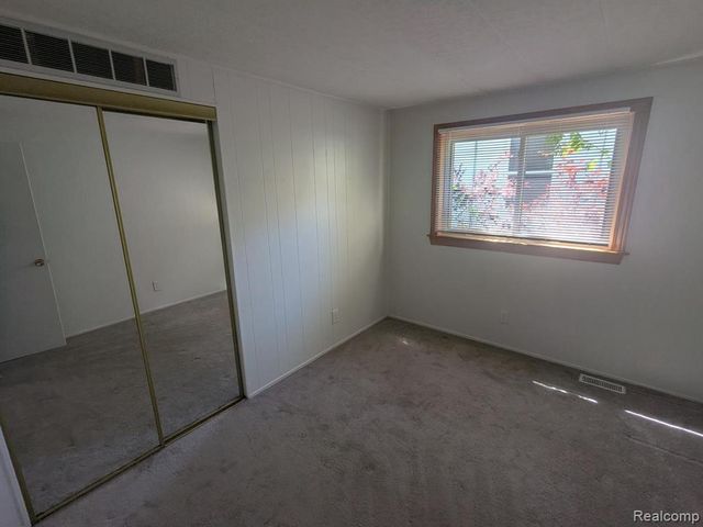 3180 Mapledale Street, Commerce Twp, MI 48382