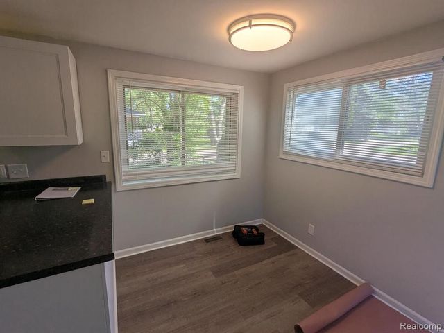 3180 Mapledale Street, Commerce Twp, MI 48382