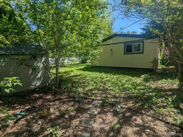 3180 Mapledale Street, Commerce Twp, MI 48382