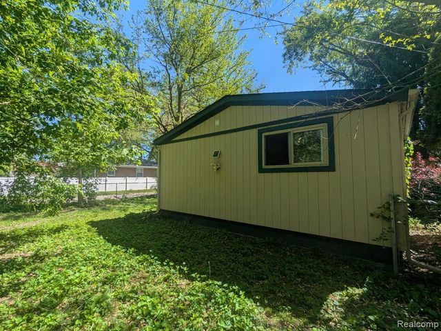 3180 Mapledale Street, Commerce Twp, MI 48382