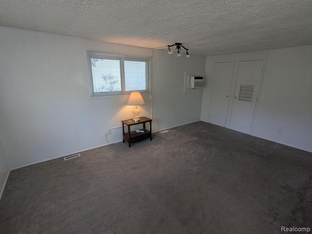 3180 Mapledale Street, Commerce Twp, MI 48382