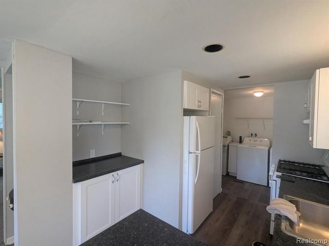 3180 Mapledale Street, Commerce Twp, MI 48382