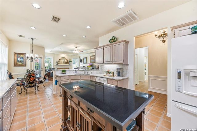 17202 Blanco Oaks, San Antonio, TX 78248