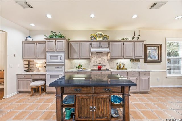 17202 Blanco Oaks, San Antonio, TX 78248