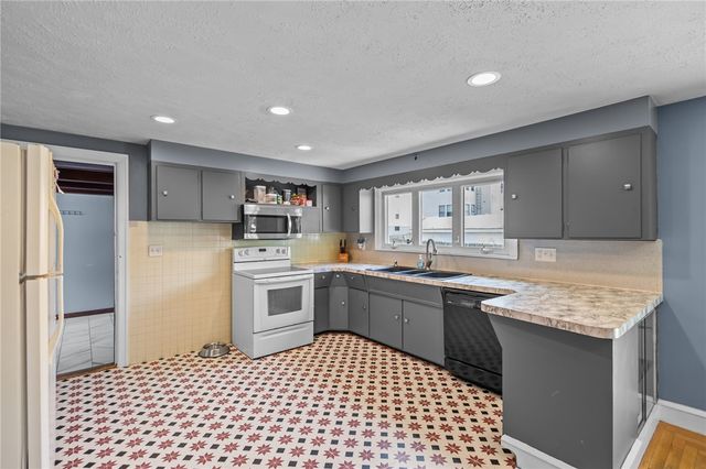 58 East Street, West Warwick, RI 02893
