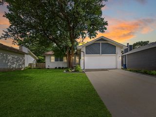 10627 E Countryside St, Wichita, KS 67207