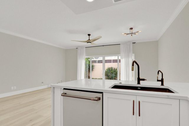 28 Live Oak Circle, Tequesta, FL 33469