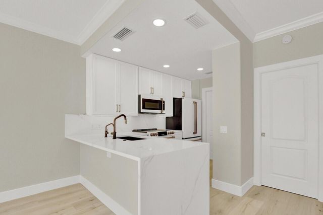 28 Live Oak Circle, Tequesta, FL 33469