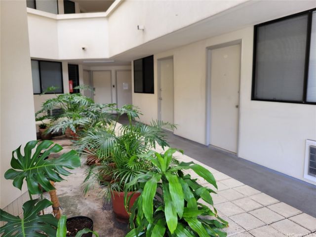 2860 Waialae Avenue 114, Honolulu, HI 96826