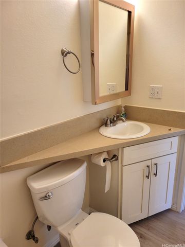 2860 Waialae Avenue 114, Honolulu, HI 96826