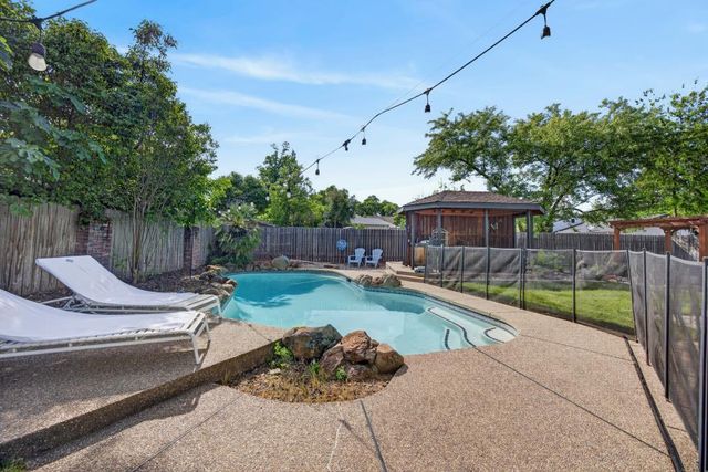 6715 Main Ave, Orangevale, CA 95662