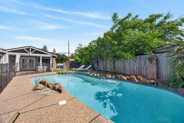 6715 Main Ave, Orangevale, CA 95662