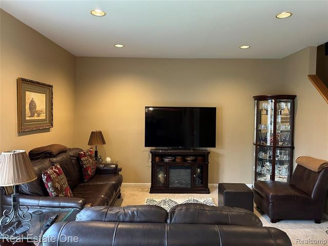 19130 W 11 Mile Road 6, Lathrup Village, MI 48076