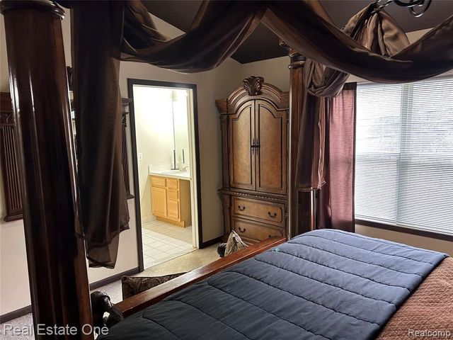 19130 W 11 Mile Road 6, Lathrup Village, MI 48076